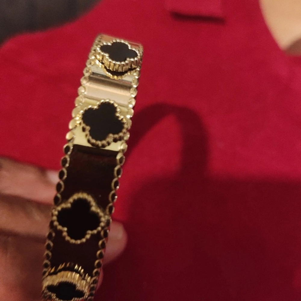 Gold and Black Clove Bracelet. Excellent condition.